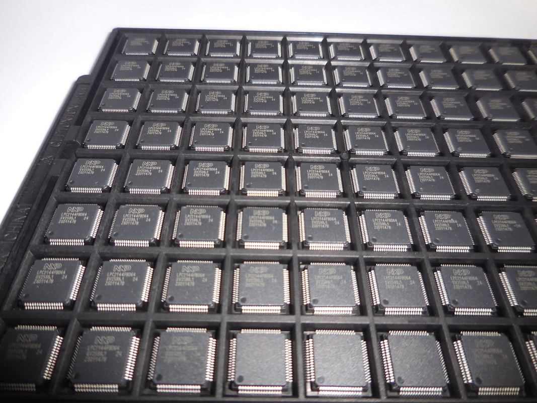 LPC2144FBD64 QFP64 Integrated Circuit Chip IC Mikrokontroler Merek Baru Asli Tidak Terpakai
